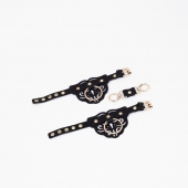 Черные кожаные наручники с клепками, кольцами и золотистой фурнитурой - Crazy Handmade - купить с доставкой в Набережных Челнах