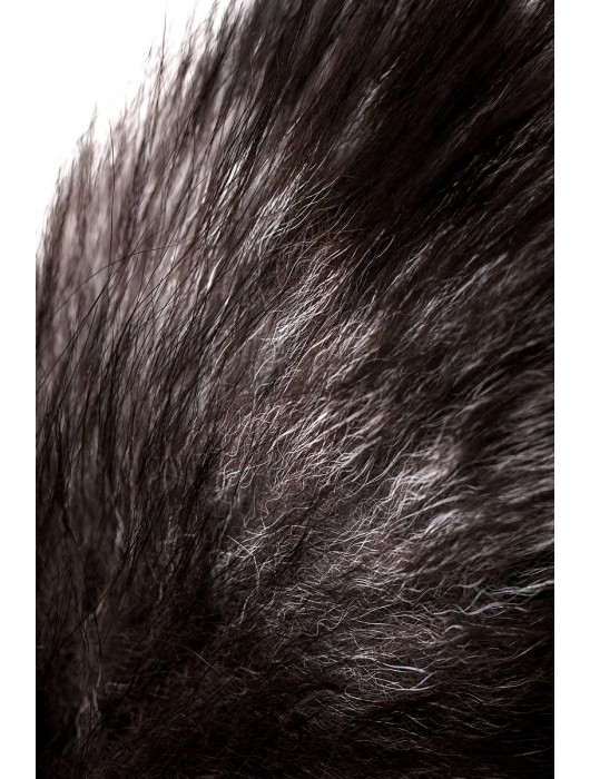 Черная анальная втулка с хвостом чернобурой лисы - размер М - POPO Pleasure