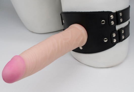 Черный узкий пояс на бедро с телесной насадкой - LOVETOY (А-Полимер) - купить с доставкой в Набережных Челнах