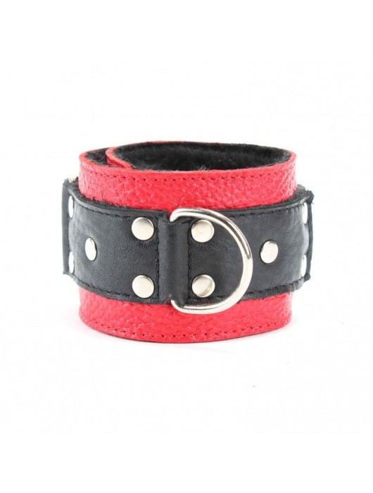 Красно-чёрные кожаные наручники с меховым подкладом - БДСМ Арсенал - купить с доставкой в Набережных Челнах